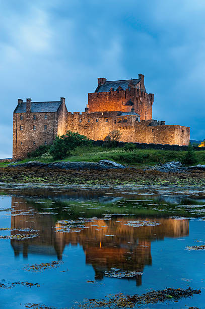 escócia castelo eilean donan loch duich highlands marco iluminado - dornie - fotografias e filmes do acervo