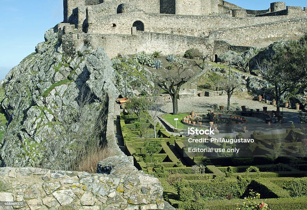 Castillo sobre jardines en portugués ciudad de Marvao - Foto de stock de Aire libre libre de derechos