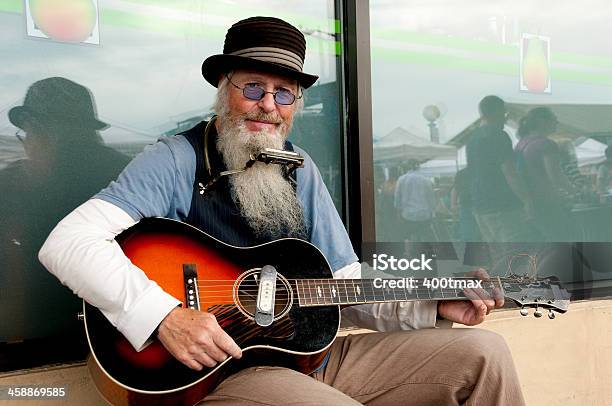 Pike Place Musicista - Fotografie stock e altre immagini di Armonica a bocca - Armonica a bocca, Artista di spettacolo, Chitarra