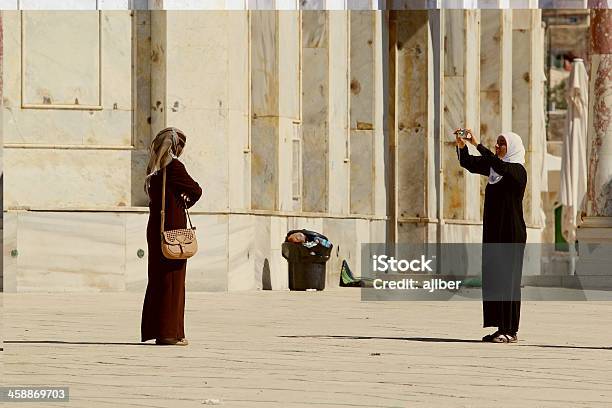 Photo libre de droit de Arabe Les Femmes banque d'images et plus d'images libres de droit de Adulte - Adulte, Ancien site du Temple de Jérusalem, Asie de l'Ouest