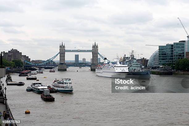 Tower Bridge - Fotografias de stock e mais imagens de Ao Ar Livre - Ao Ar Livre, Arma de Fogo, Canhão