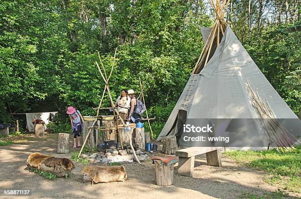Cree Camp In Fort Edmonton Stockfoto und mehr Bilder von Kanadische Ureinwohner - Kanadische Ureinwohner, Editorial, Einzelner Gegenstand