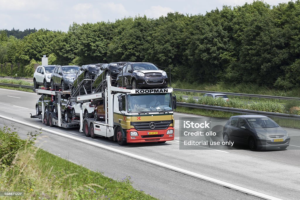 Autotreno su autostrada tedesca - Foto stock royalty-free di Ambientazione esterna