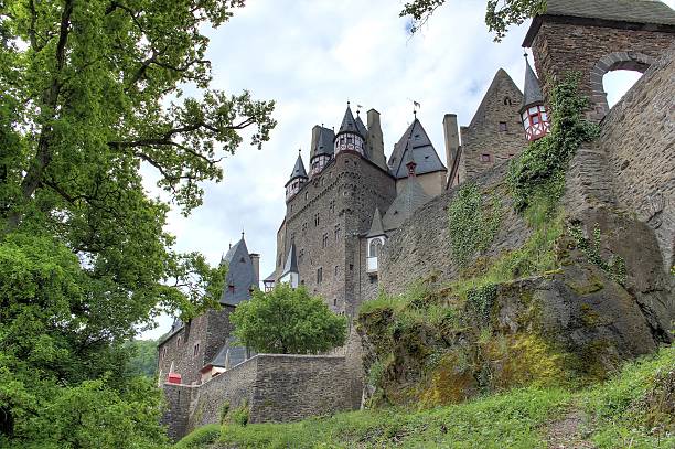 château d'eltz (château d'eltz), en allemagne. - germany fort castle german deutschemarks photos et images de collection