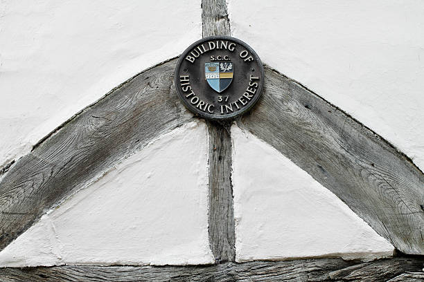 edificio de interés histórico surrey county consejo - surrey southeast england england cottage fotografías e imágenes de stock