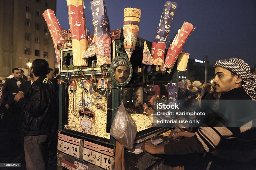 Palomitas de maíz vendedor de Tahrir - Foto de stock de Primavera árabe libre de derechos
