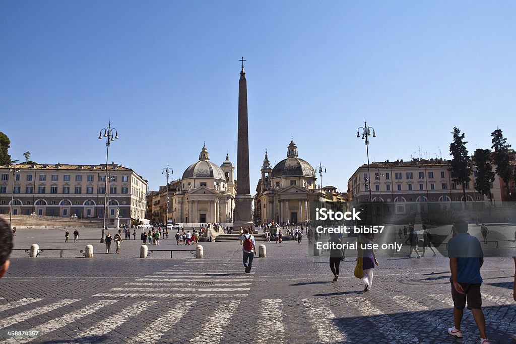 Plaza del pueblo - Foto de stock de Acera libre de derechos