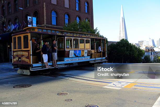 San Francisco El Histórico Tranvía Foto de stock y más banco de imágenes de Adulto - Adulto, Aire libre, Autopista