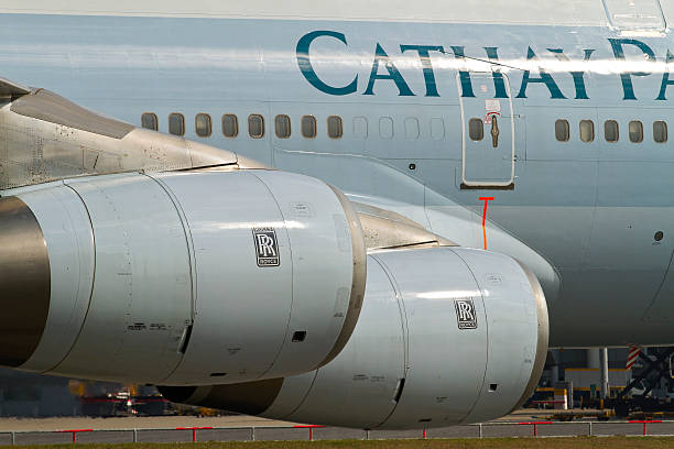 cathay 747-400 - window cockpit boeing 747 commercial airplane stock-fotos und bilder