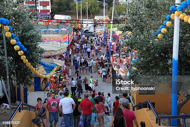 Estate Fair A Algeciras Spagna - Fotografie stock e altre immagini di Parco dei divertimenti ambulante - Parco dei divertimenti ambulante, Affollato, Algeciras