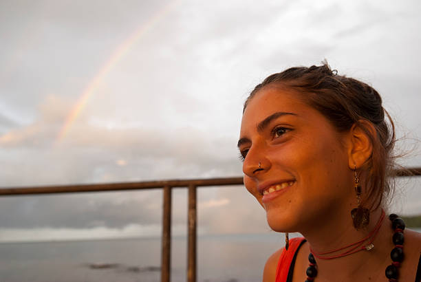 mujer de costa rica y rainbow de limón - costa rican sunset fotos fotografías e imágenes de stock