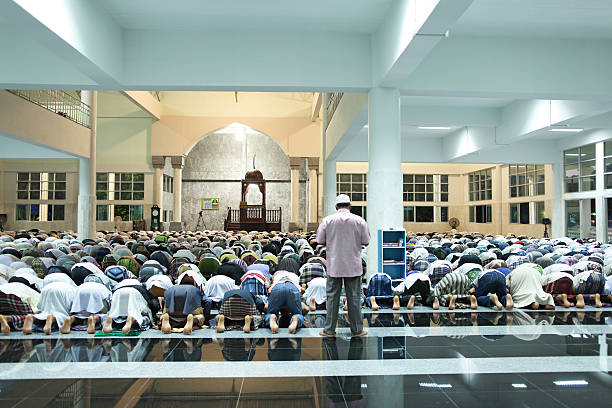 тайский мусульман масса prayers - arabia architecture asia rear view стоковые фото и изображения