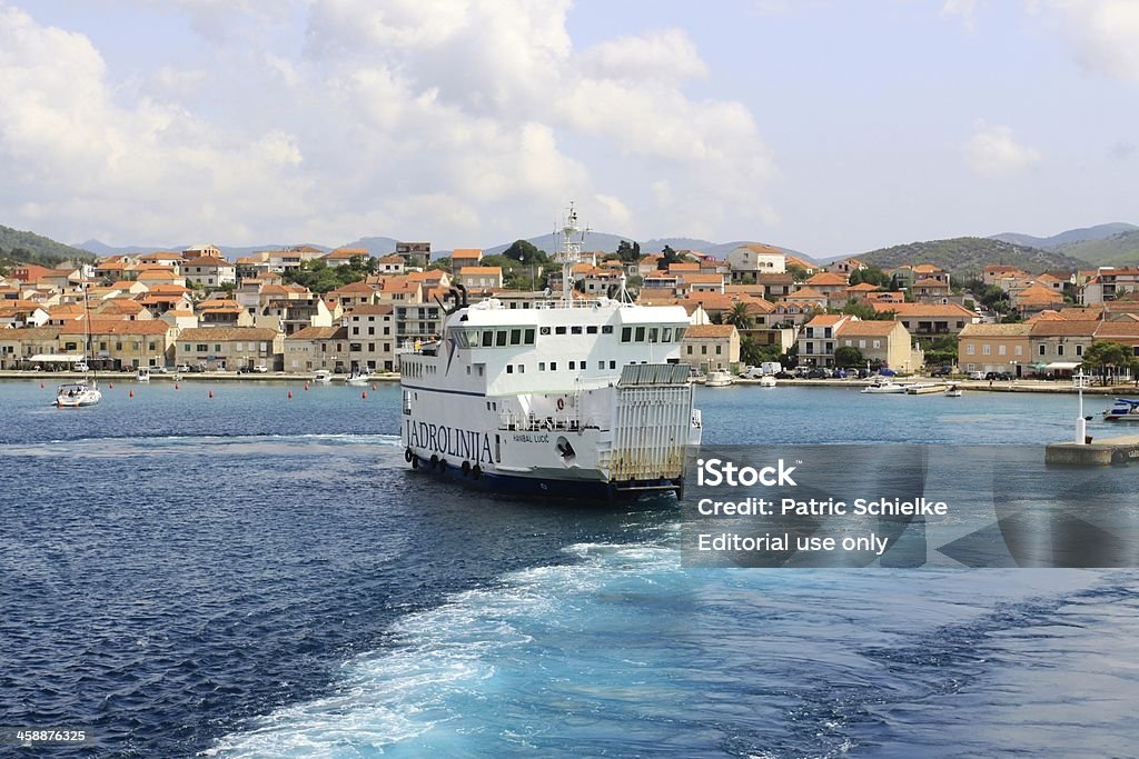 Jadrolinija automóvil Ferry salir de Vela Luka - Foto de stock de Agua libre de derechos