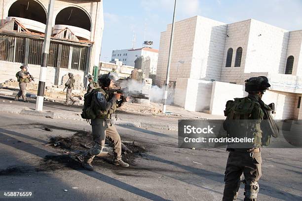 Ocupación Militar Israelí En Cisjordania Foto de stock y más banco de imágenes de Arma - Arma, Armamento, Belén