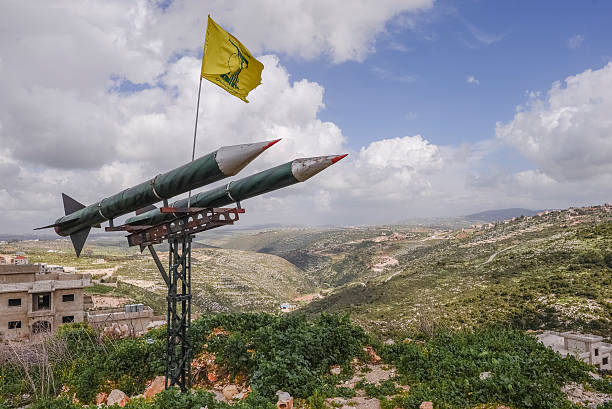 hezbollah rockets - paramilitary photos et images de collection