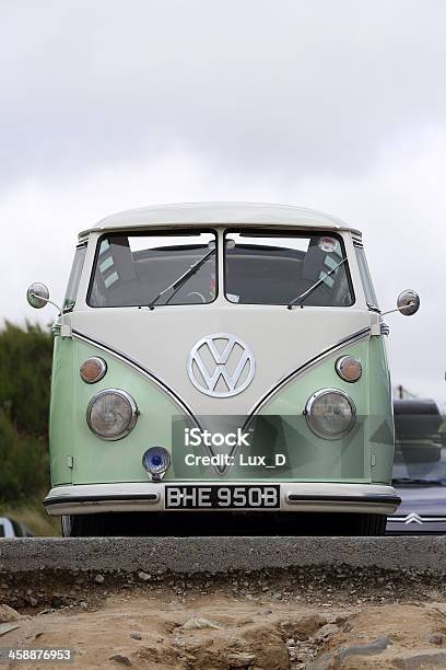 Photo libre de droit de Volkswagen Car Van Surf Bus banque d'images et plus d'images libres de droit de Volkswagen - Volkswagen, Vue de face, Camping-car