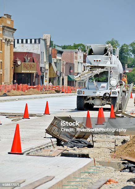 Construcción De Carretera Foto de stock y más banco de imágenes de Actualización - Comunicación - Actualización - Comunicación, Aire libre, Calle