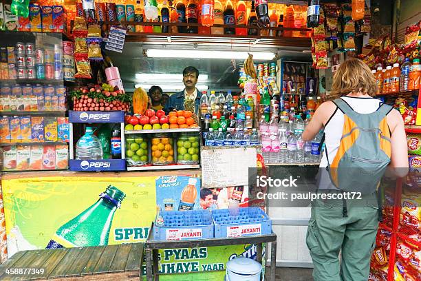 Indiano Visualizza Esterno - Fotografie stock e altre immagini di India - India, Negozio, Adulto