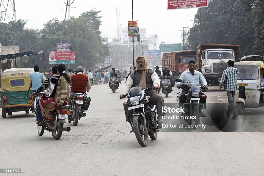 Autorickshaw conducteurs et les motocyclistes à la circulation - Photo de Conducteur - Métier libre de droits