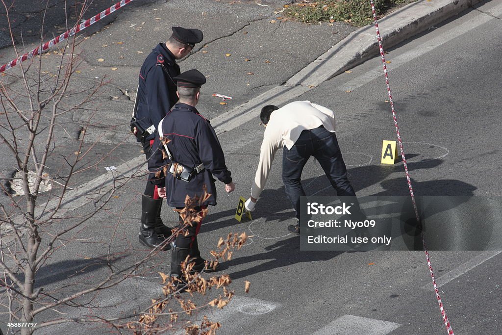 Carabinieri d'enquête - Photo de Carabinieri libre de droits