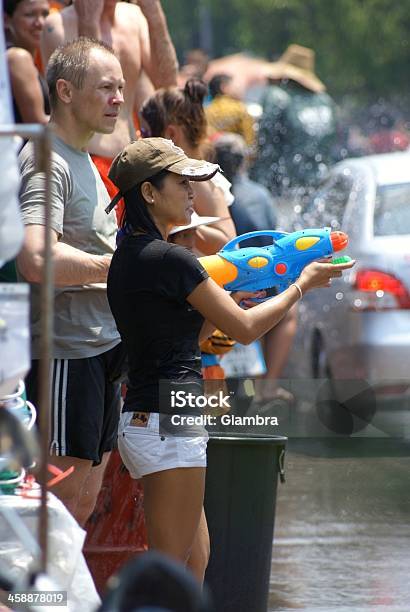 Songkran Giorni - Fotografie stock e altre immagini di Acqua - Acqua, Acqua potabile, Adulto