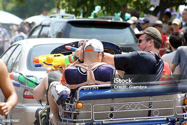 Songkran Giorni - Fotografie stock e altre immagini di Acqua - Acqua, Acqua potabile, Adulto