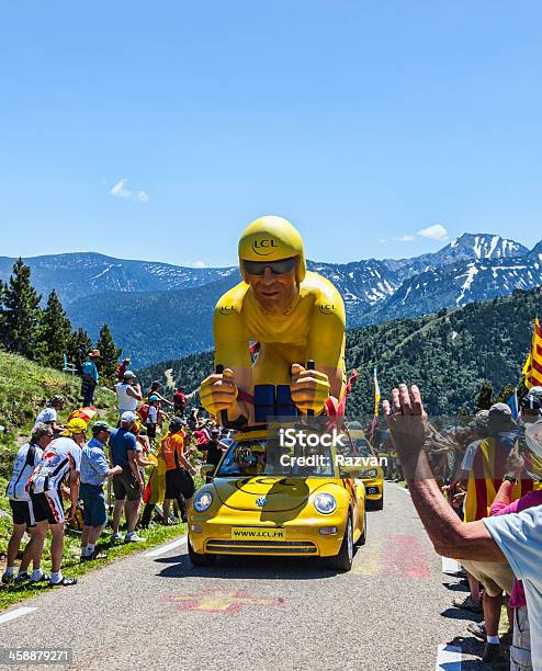 Foto de Publicidade Caravan Nos Pirineus e mais fotos de stock de Tour de France - Tour de France, Apoio, Ciclismo