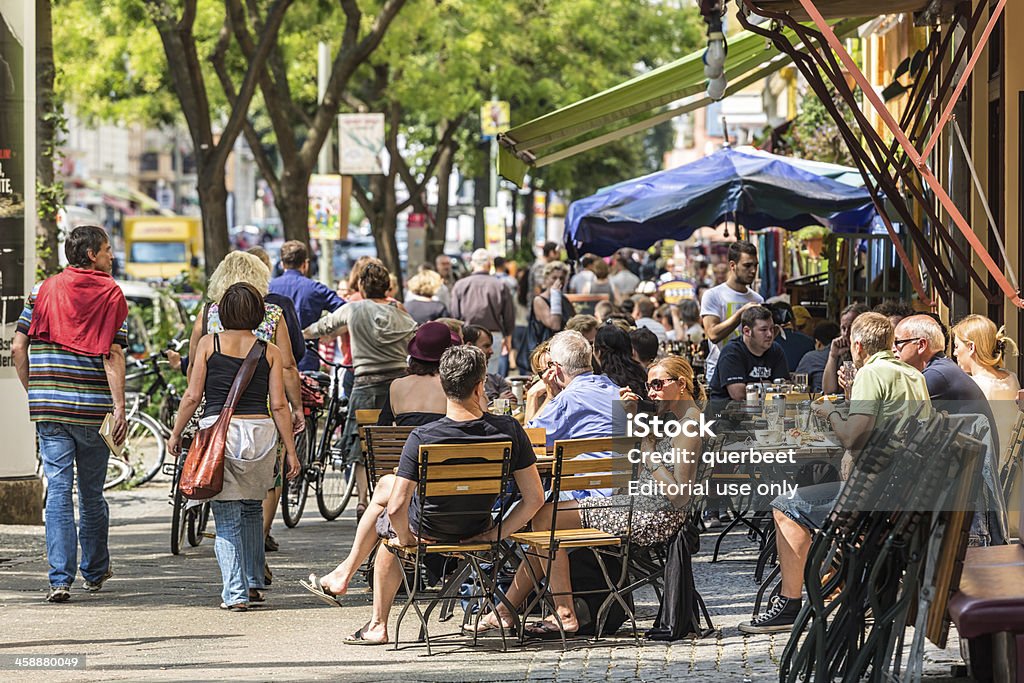 Cafe mit vielen Menschen in Berlin - Lizenzfrei Berlin Stock-Foto