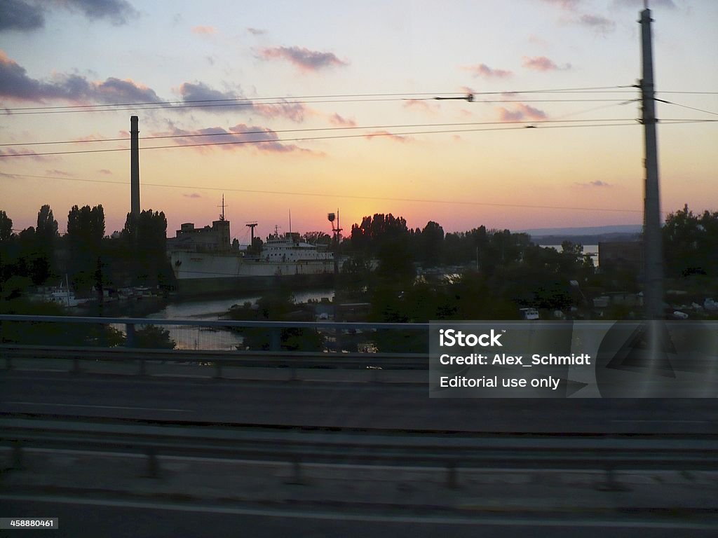 Vista de la puesta del sol en Varna sea port de alta velocidad - Foto de stock de Aire libre libre de derechos