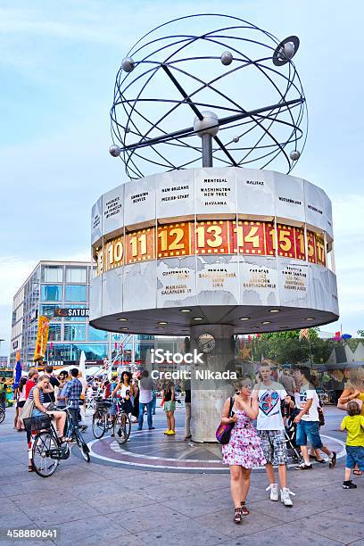 World Uhralexanderplatz In Berlin Stockfoto und mehr Bilder von Alexanderplatz - Alexanderplatz, Menschen, Uhr