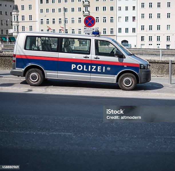 Foto de Austrian Carro De Polícia e mais fotos de stock de Calota de liga leve - Calota de liga leve, Carro de Polícia, Cidade