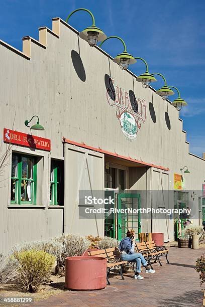 Sanbusco Market Santa Fe Stockfoto und mehr Bilder von Am Telefon - Am Telefon, Außenaufnahme von Gebäuden, Bauwerk