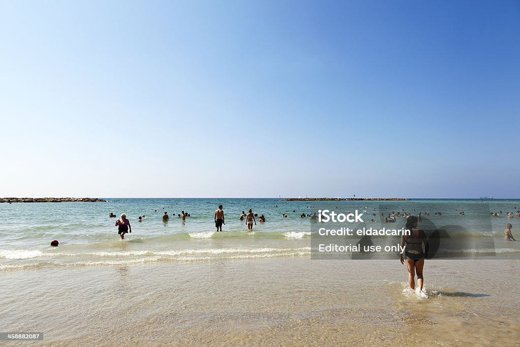 Verão na praia de Tel-Aviv - Foto de stock de Andar royalty-free