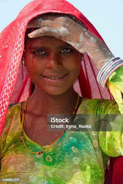 India Mujer Trabajadora En Salt Farm Foto de stock y más banco de imágenes de Cultura hindú - Cultura hindú, Granja, Hindú