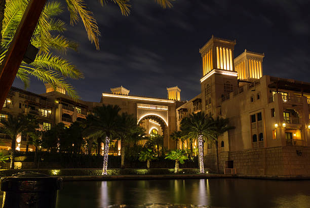 dubai-vue de hôtel madinat jumeirah - madinat jumeirah hotel photos et images de collection