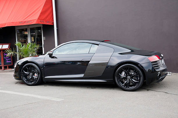 audi r8 v10 und neuseeland die tronic von 2013 - supercar racecar collectors car domestic car stock-fotos und bilder