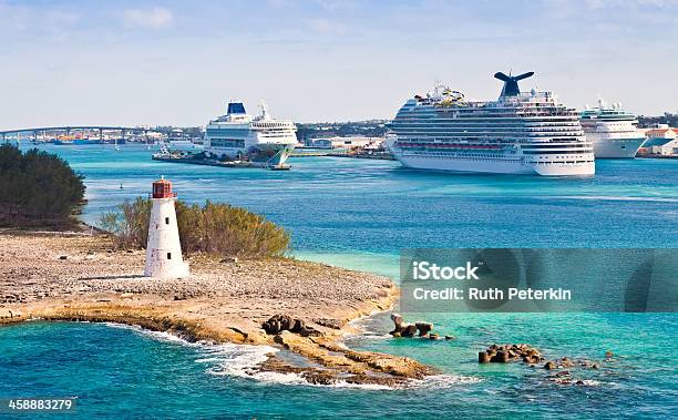 Navi Da Crociera Nelle Bahamas - Fotografie stock e altre immagini di Port Canaveral - Port Canaveral, Acqua, Ambientazione esterna