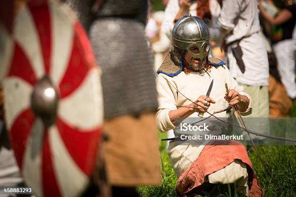 Histórico Festival Da Cultura Medieval Na Rússia - Fotografias de stock e mais imagens de Adulto - Adulto, Ao Ar Livre, Armamento