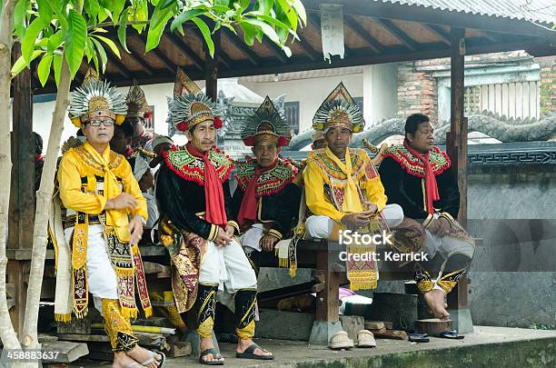 Tänzer Zeremonie Im Tempel In Bali Indonesien Stockfoto und mehr Bilder von Legong-Tanz - Legong-Tanz, Aktivitäten und Sport, Asien