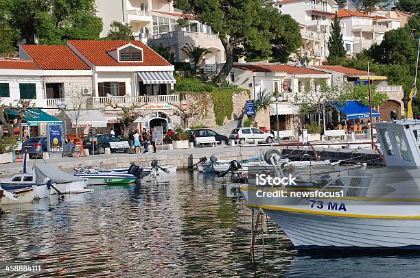 Brela Harbour Chorwacja - zdjęcia stockowe i więcej obrazów Bez ludzi - Bez ludzi, Chorwacja, Dalmacja - Chorwacja