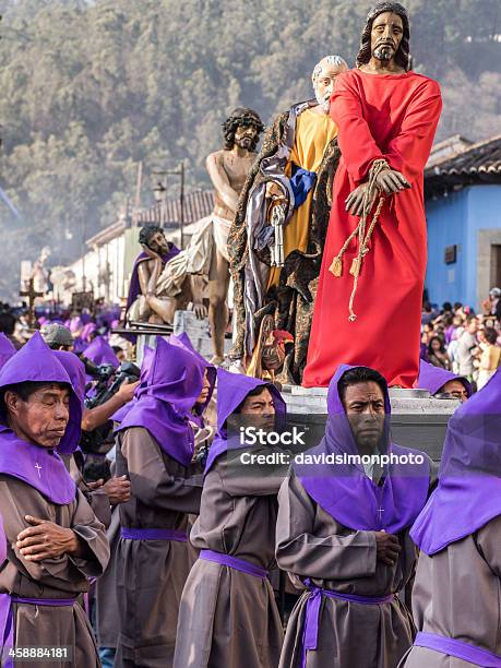 Photo libre de droit de Holy Procession Antigua banque d'images et plus d'images libres de droit de Adulte - Adulte, Antigua - Guatemala Occidental, Capuche