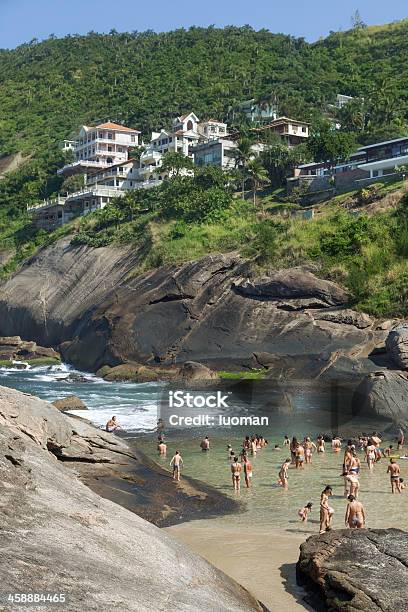 Photo libre de droit de Plage De Niteroi Ville De Itacoatiara banque d'images et plus d'images libres de droit de Activité de loisirs - Activité de loisirs, Activité de plein air, Activités de week-end