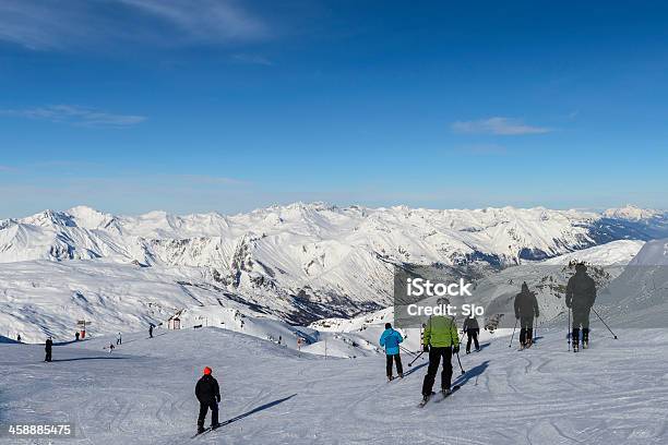 Photo libre de droit de Ski De Piste banque d'images et plus d'images libres de droit de Méribel - Méribel, Activité, Activité de loisirs