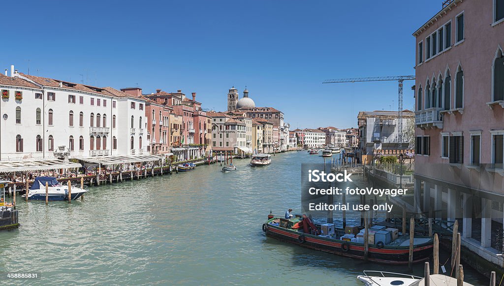 Venedig Einheimische und Touristen auf den belebten Gand Canal Ferrovia Italien - Lizenzfrei Alt Stock-Foto