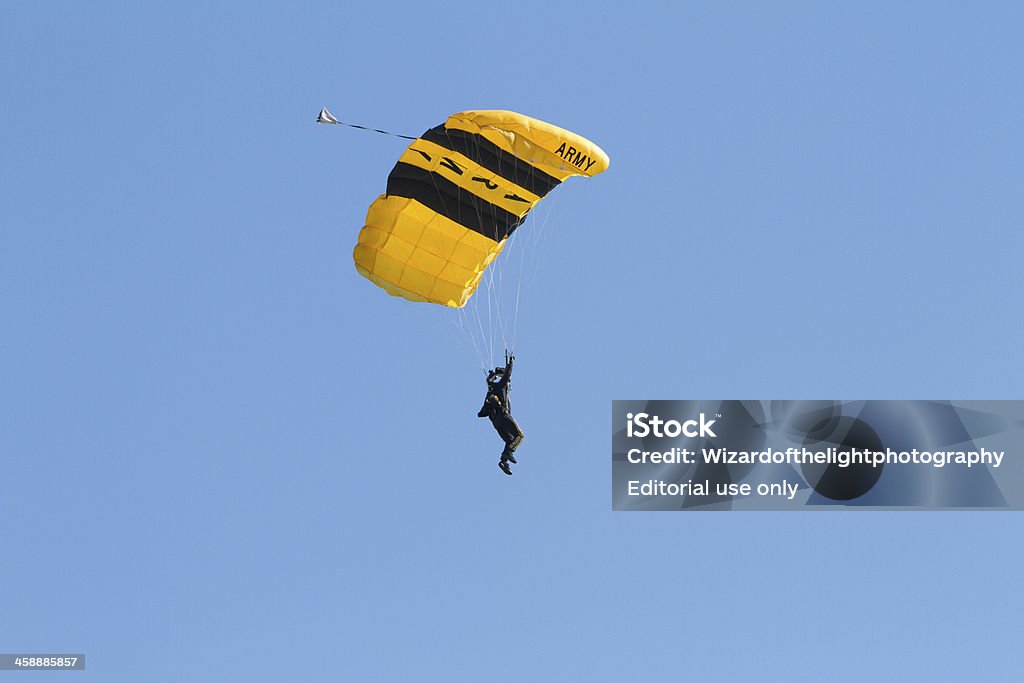 US Army Golden Knights paracaídas - Foto de stock de Ejército de los Estados Unidos libre de derechos