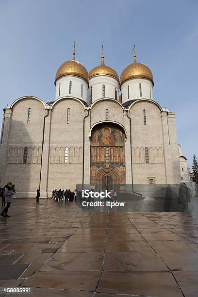 Catedral De La Dormición Kremlin Moscú Rusia Foto de stock y más banco de imágenes de Aire libre - Aire libre, Anticuado, Antiguo