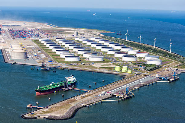 maasvalkte olie terminal a rotterdam - nieuwe waterweg foto e immagini stock