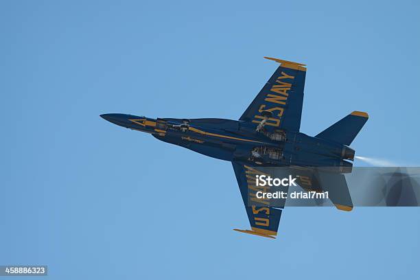 Anjo Azul Sujo Pass - Fotografias de stock e mais imagens de Amarelo - Amarelo, Avião, Azul