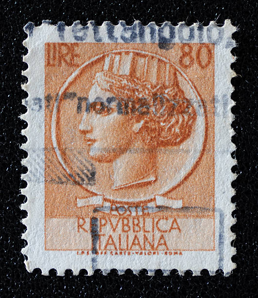italia turrita почтовая марка - postal worker old fashioned 1968 old стоковые фото и изображения