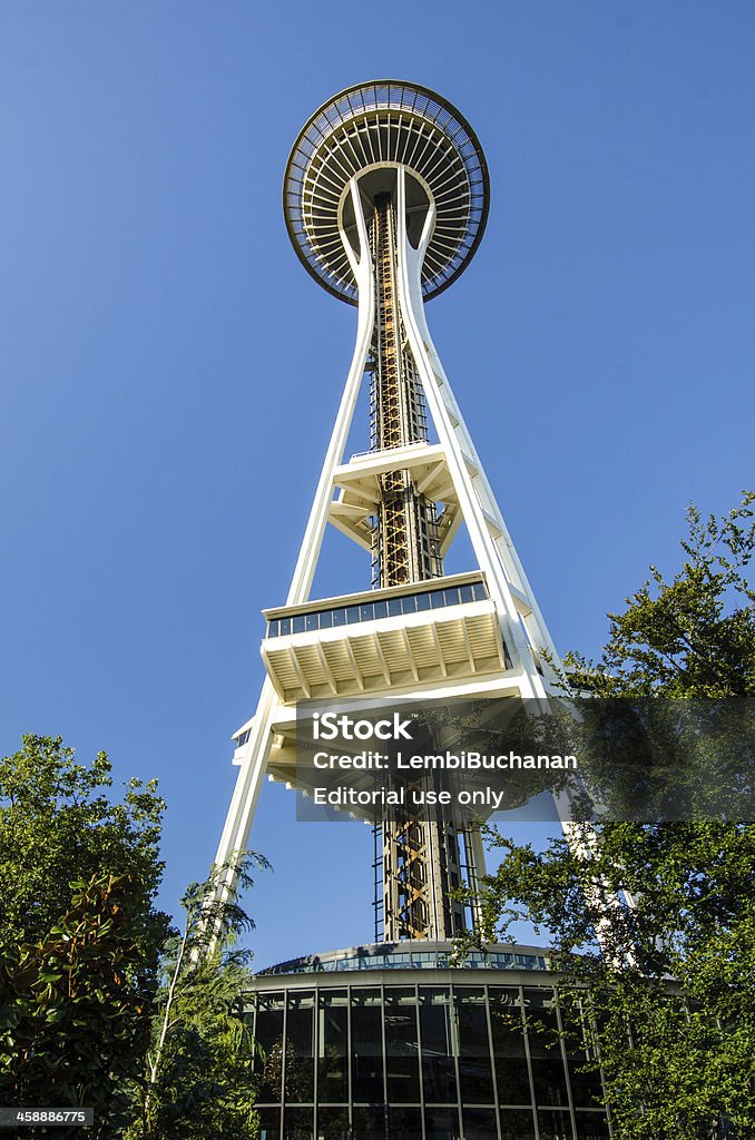 Lo Space Needle di Seattle - Foto stock royalty-free di Composizione verticale